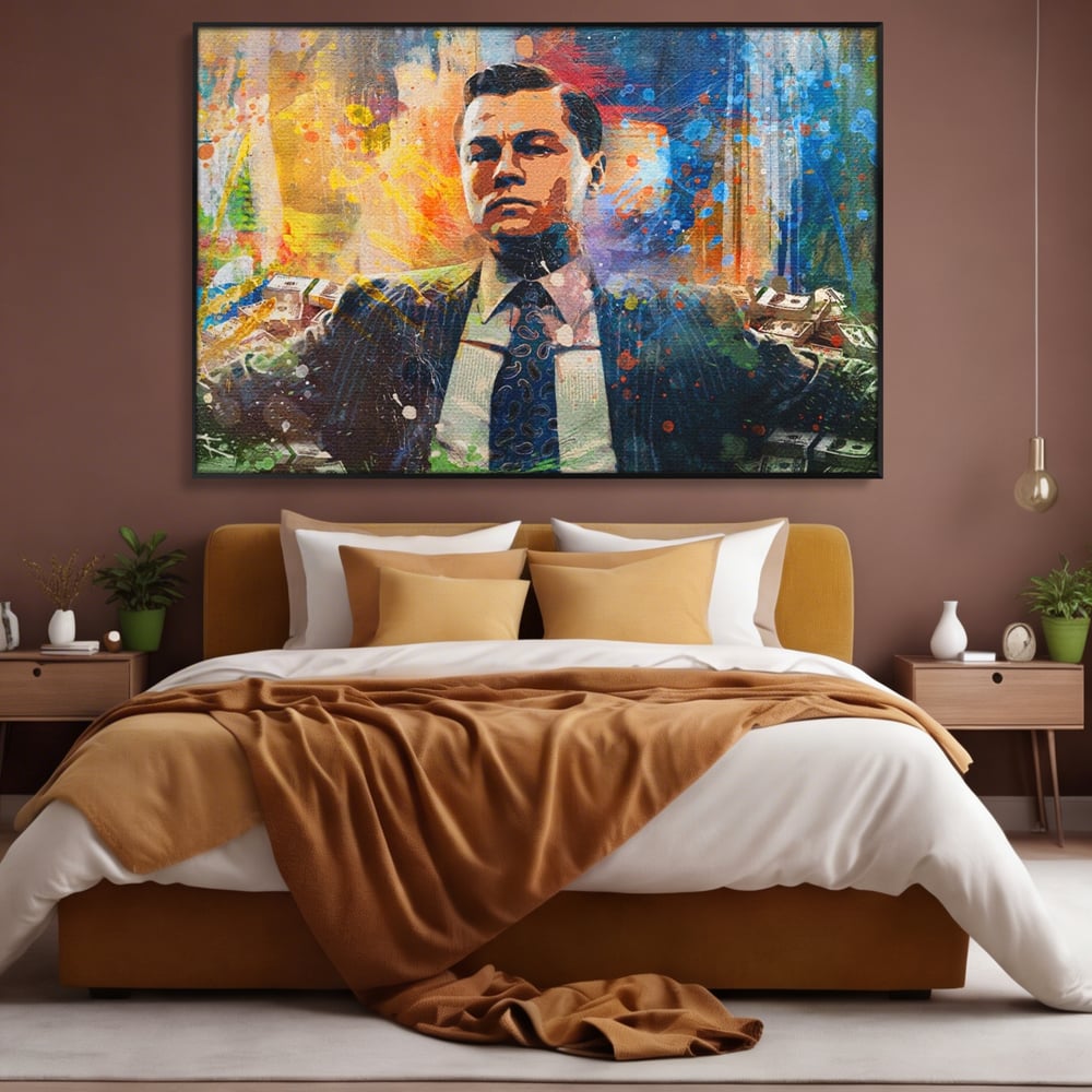 Tablou canvas cu tablou canvas cu leonardo dicaprio si bani, in rama de aluminiu negru, pe perete intr-un dormitor